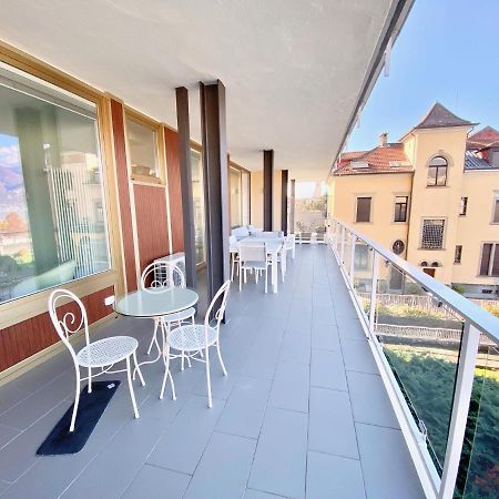 Appartamento Palazzo Di Vetro Luino Bagian luar foto